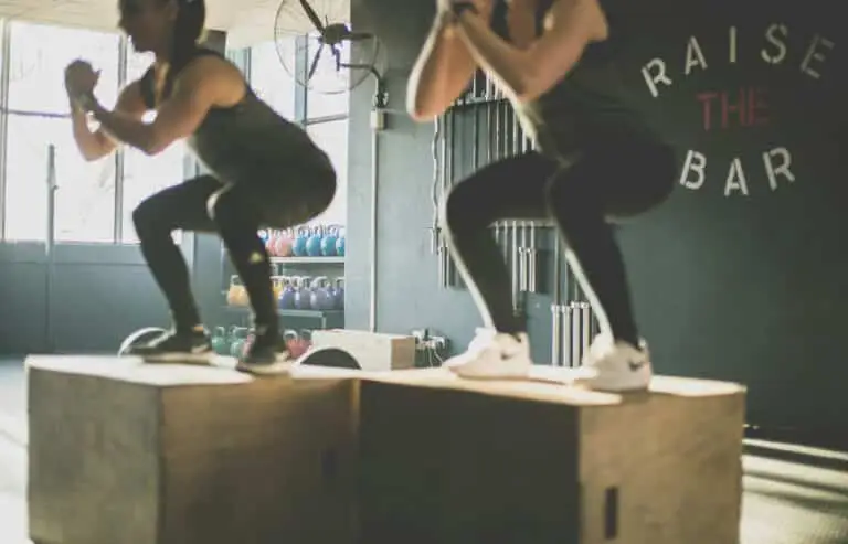 Knees Hurt During Squats? Causes & Pain Management for Your Knee Injury
